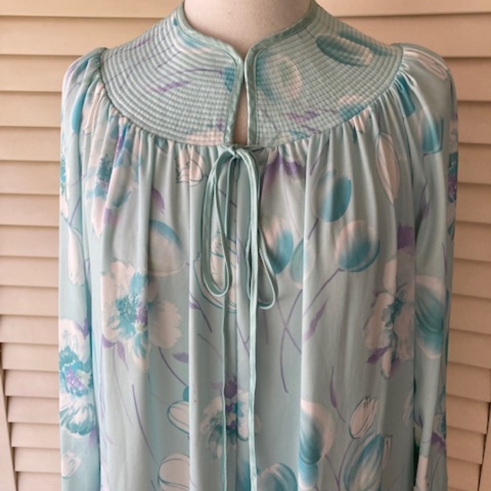 Vintage Evelyn Pearson Go-Coat Lounger - Picture 11 of 12